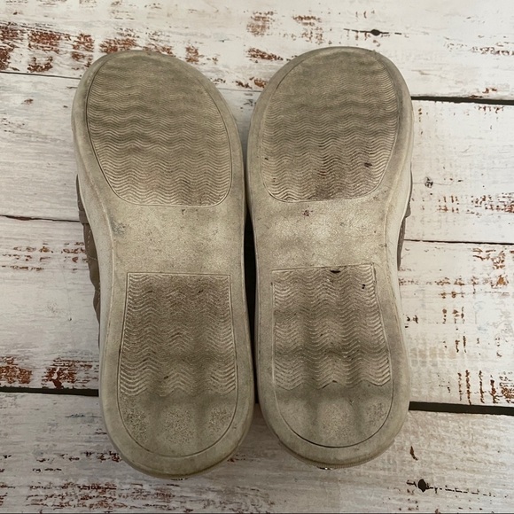 𝅺STEVE Madden Zaander Shoes Size 6 taupe grey slip on sneaker quilted - Picture 9 of 9